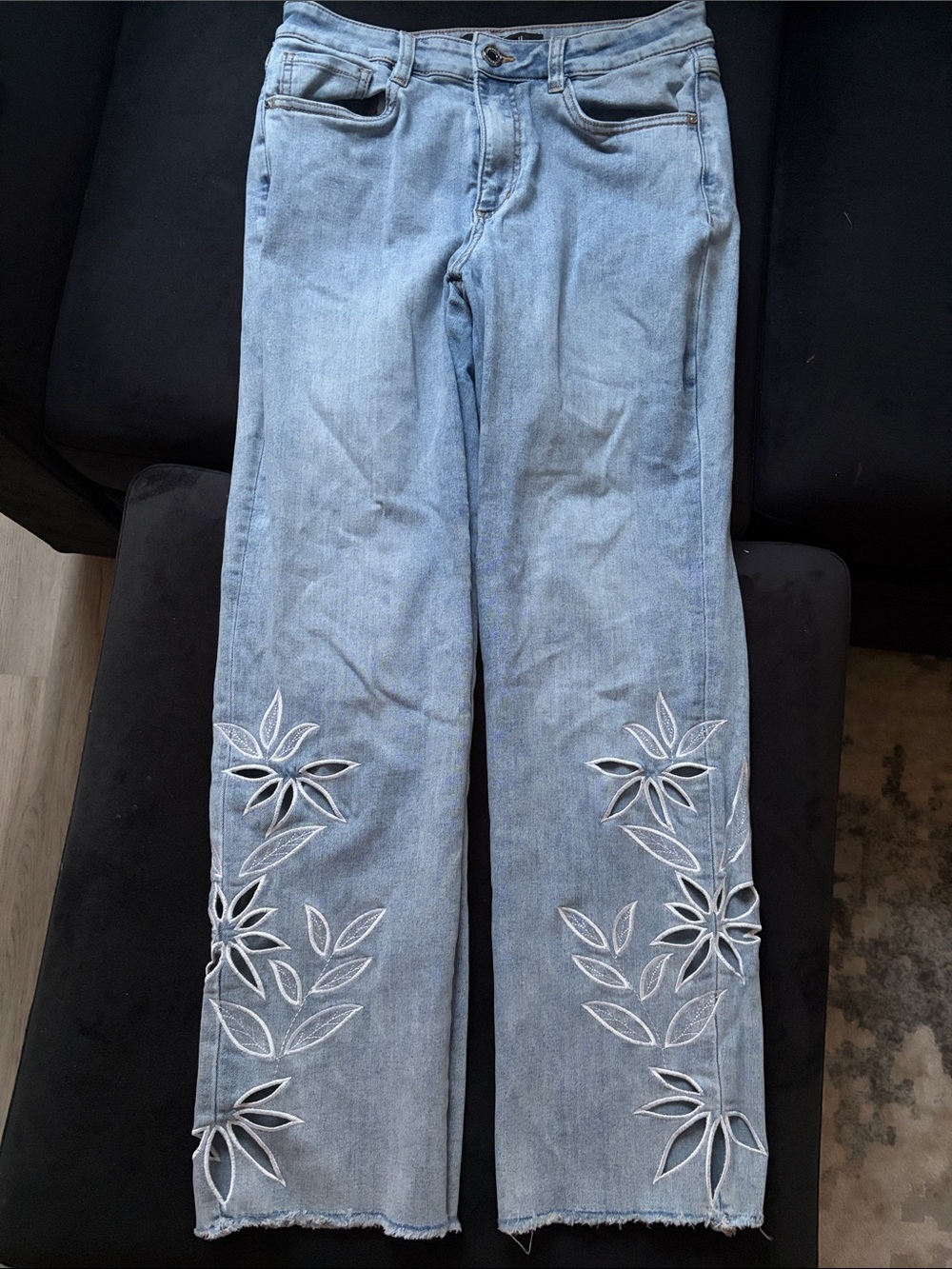 Light Blue Embroidered cropped Jeans - Women's